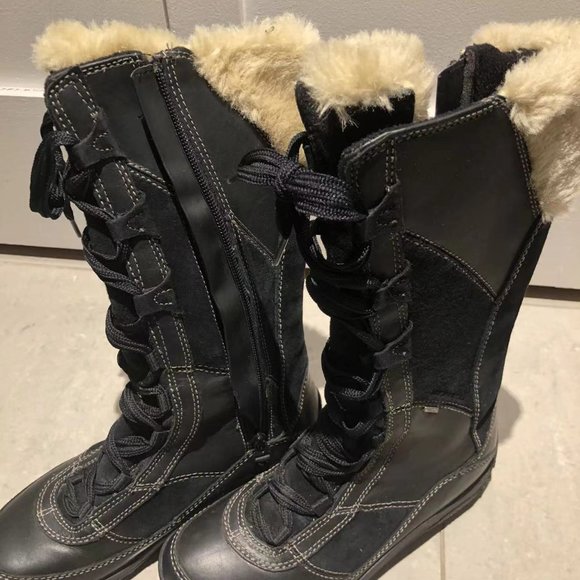 Moving out sale, Brand New Merrell Ladies black waterproof winter boots-size7 - Picture 4 of 10